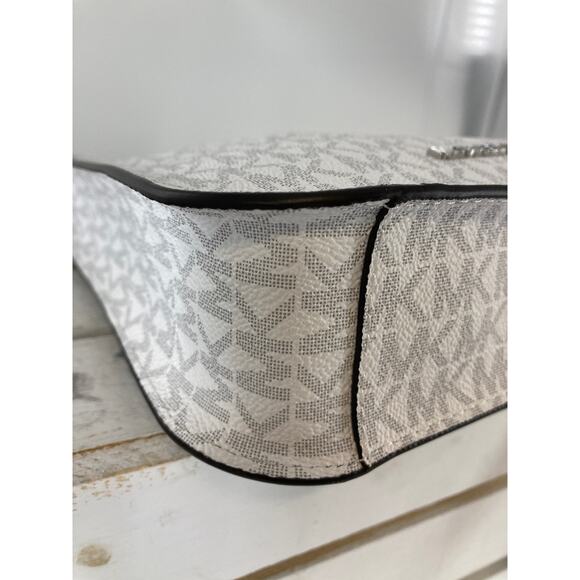 MICHAEL KORS, SMALL WHITE SIGNATURE LEATHER CROSSBODY BAG - Picture 11 of 16
